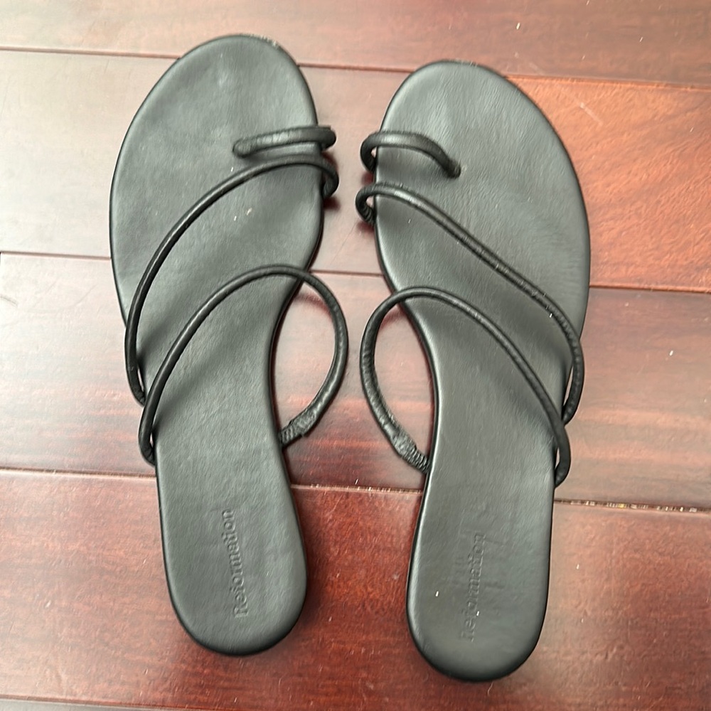 Ludo toe ring sandal